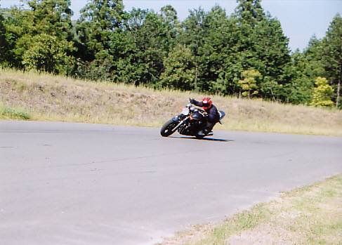 XJR1300�ŃR�[�i�����O